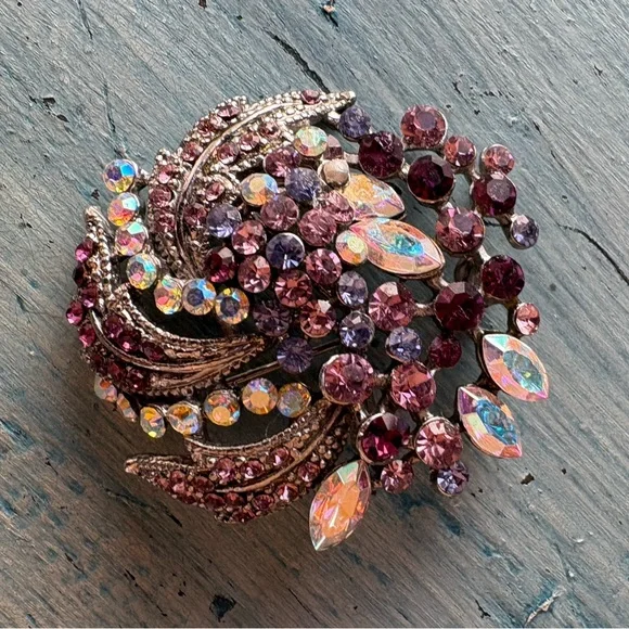 Elegant Vintage Purple and Pink Brooch with Floral Design - Picture 5 of 9